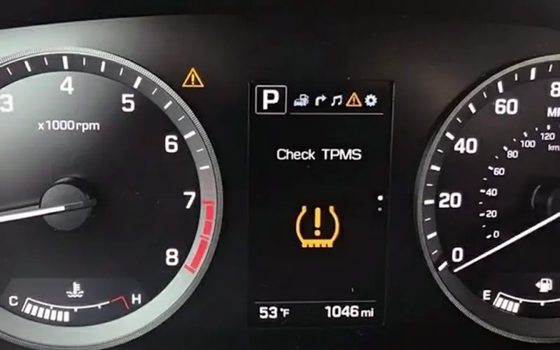Dashboard TPMS tyre pressure warning light